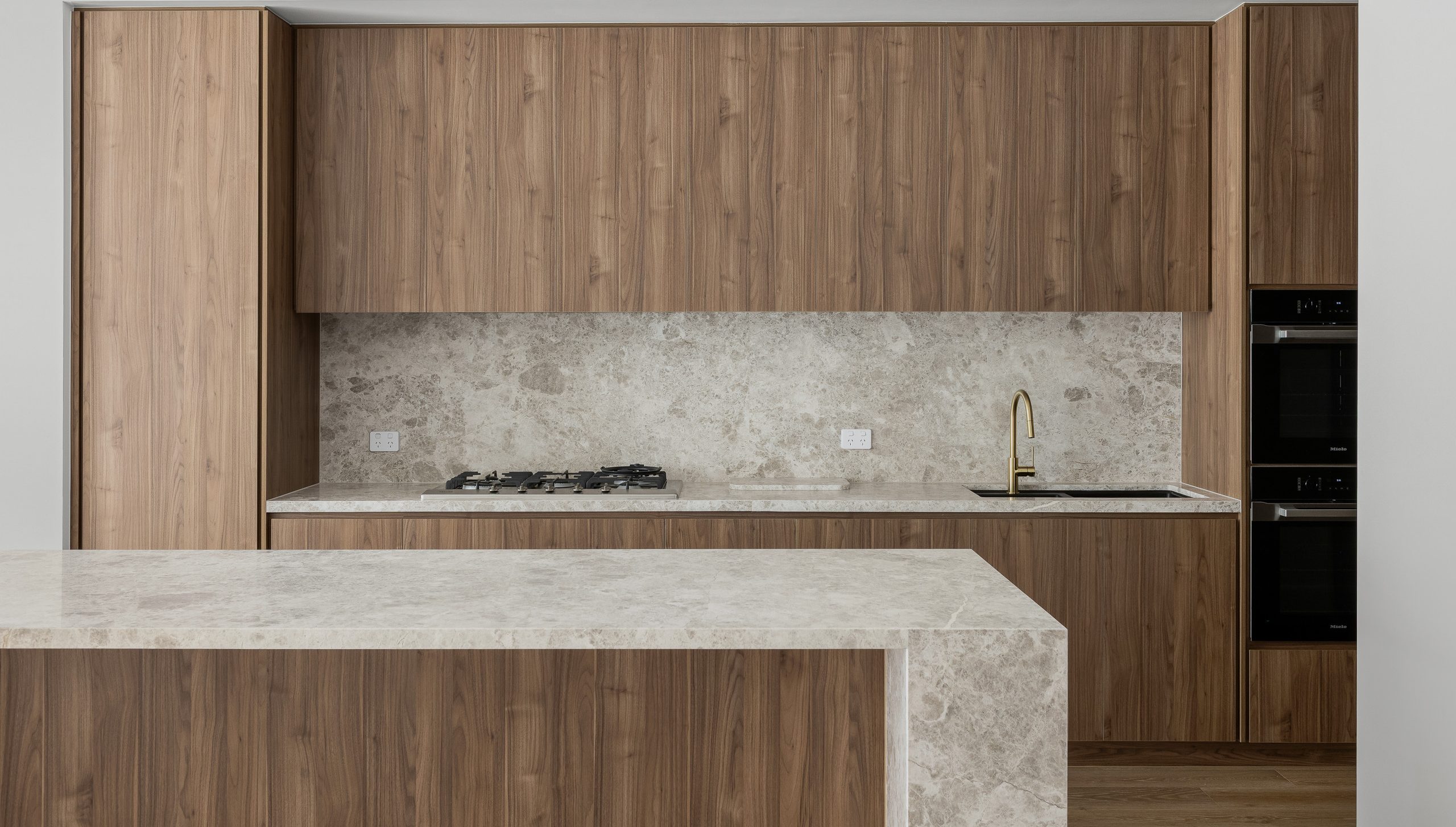 LVNS5105 Silver Galaxy Lavistone Natural Barrington L9